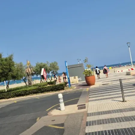 Au Pied De L'eau *